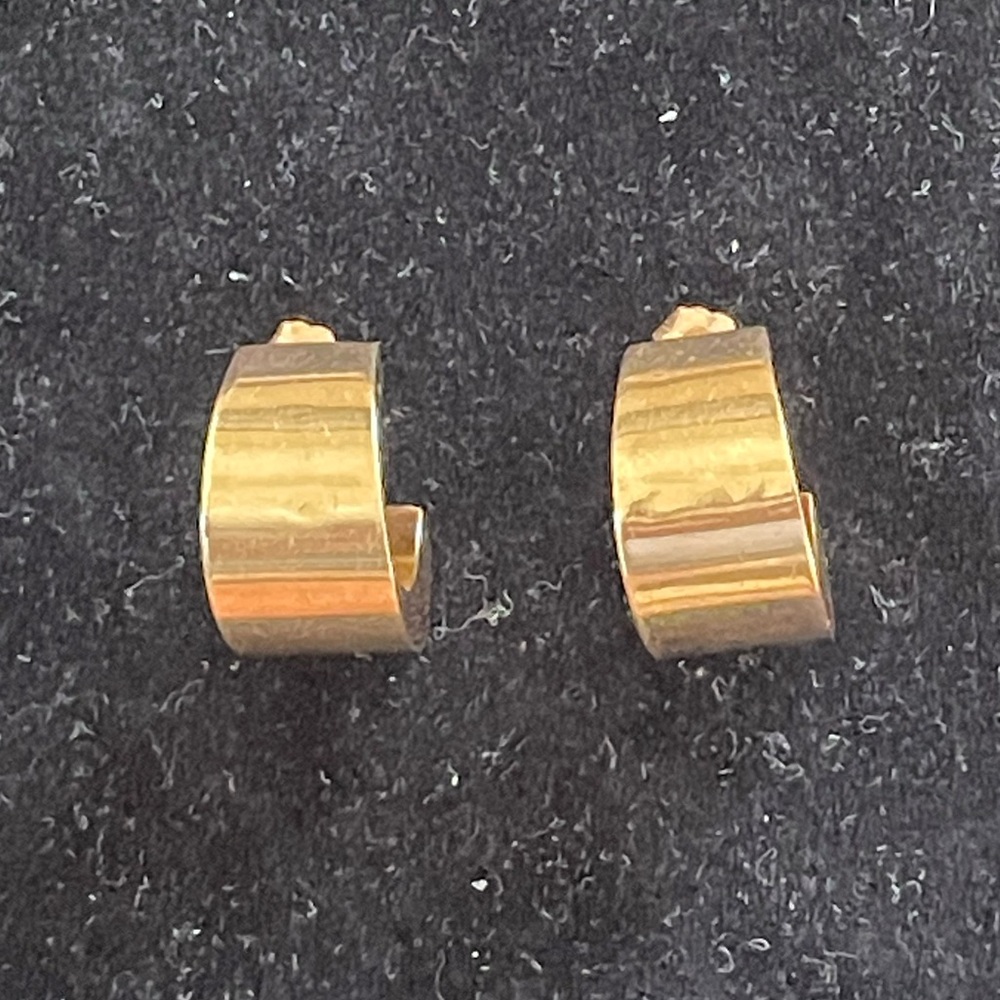 HANA 14k Half Hoop Earrings / 2.9 grams